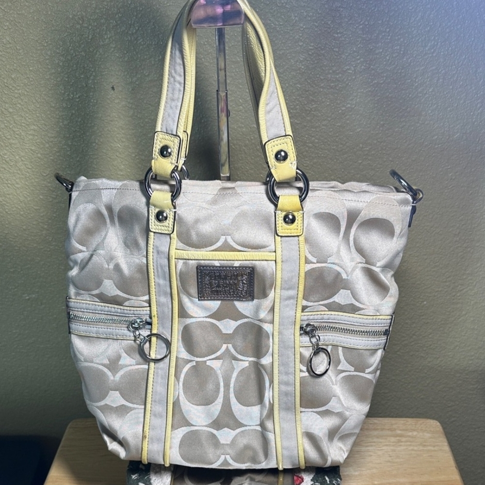 Coach Poppy Signature Beige & Yellow Shoulder Bag Super Cute 😍 - Picture 2 of 8